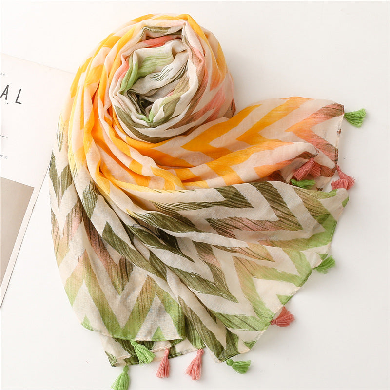 Casual scarf with geometric pattern